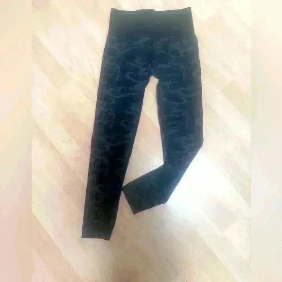 SOUL by Soul Cycle Black Camo Leggings Perfect Condition Size S - Picture 3 of 4